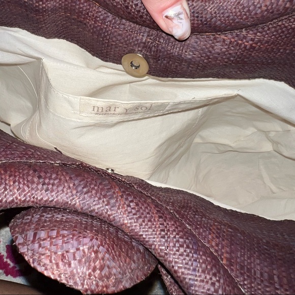 Mar y Sol Guadalupe floral raffia bag with wooden handles - Picture 5 of 5